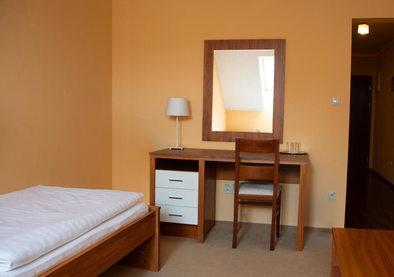Penzion Pod Strazovom Pruzina Extérieur photo