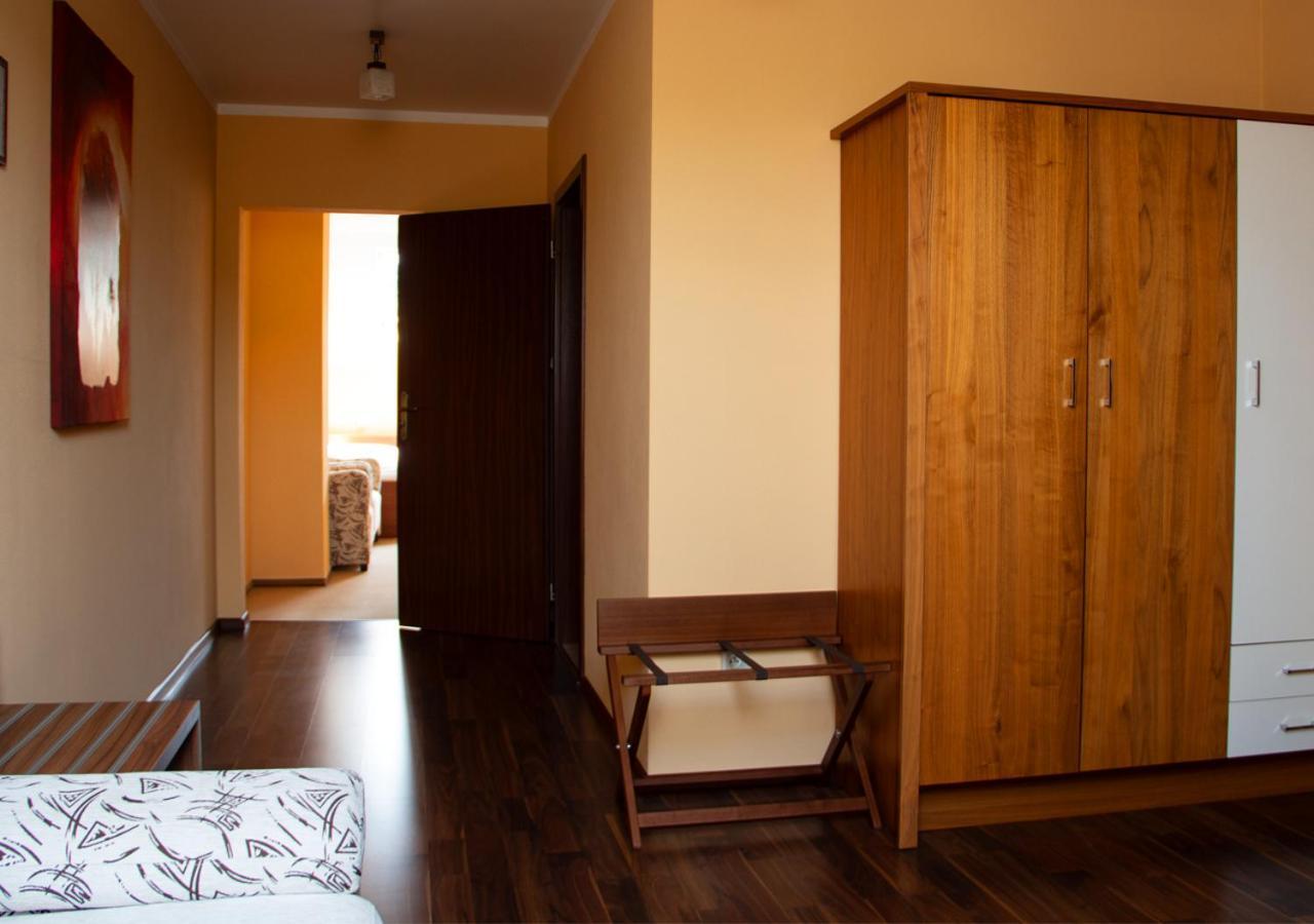 Penzion Pod Strazovom Pruzina Extérieur photo